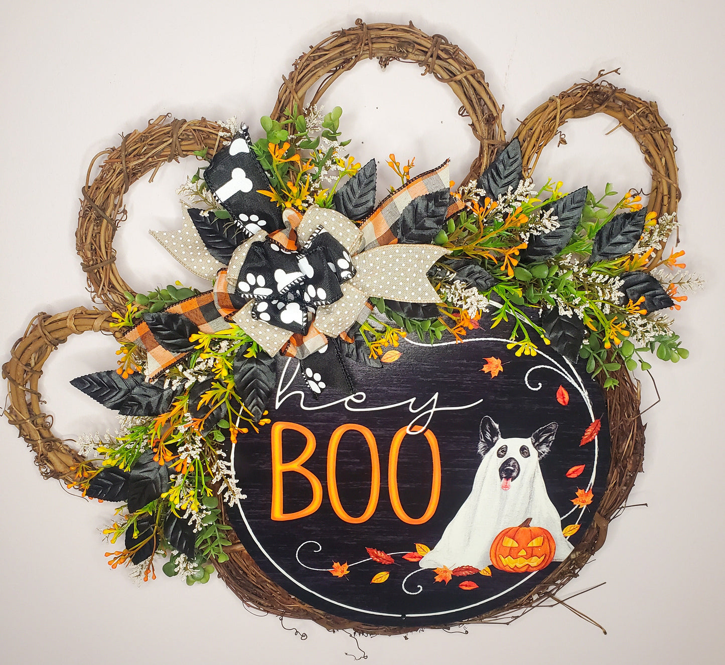 Hey Boo Halloween Paw Wreath