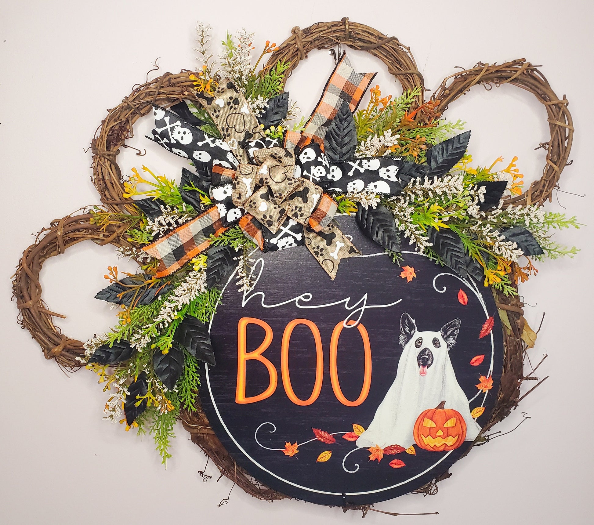 Hey Boo Halloween Paw Wreath