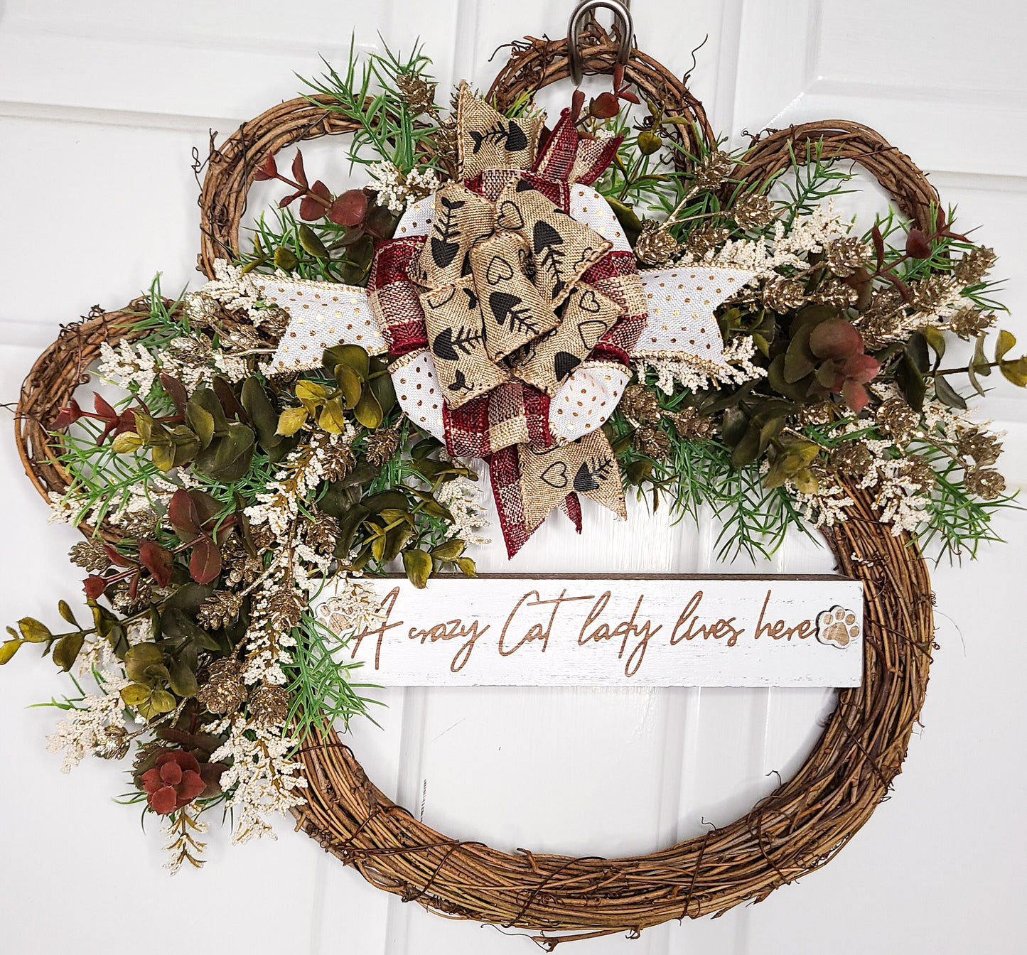A Crazy Cat Lady Lives Here Wreath